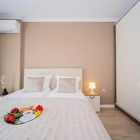 Comfy Luxury Center * Warna