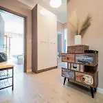 Comfy Luxury Center Apartment Warna