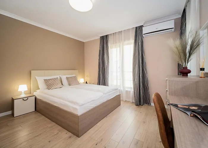 Comfy Luxury Center *