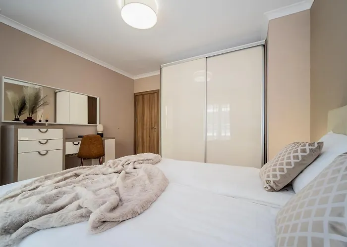 Comfy Luxury Center Apartment