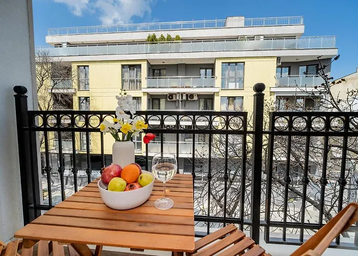 Comfy Luxury Center Apartment *